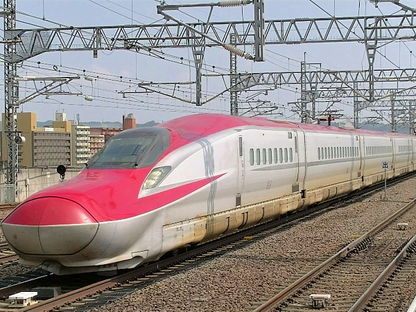 秋田新幹線(E6系車両)