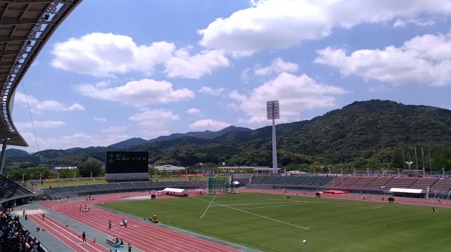 維新みらいふスタジアム(維新百年記念公園陸上競技場)アクセス・周辺ホテル・格安ツアー情報