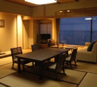 稲取銀水荘：椅子テーブル(和室)