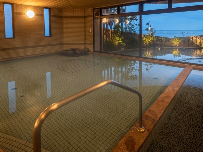 自家源泉「神の湯」 大浴場