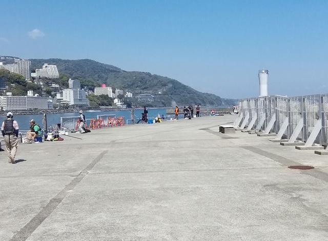 熱海港海釣り施設